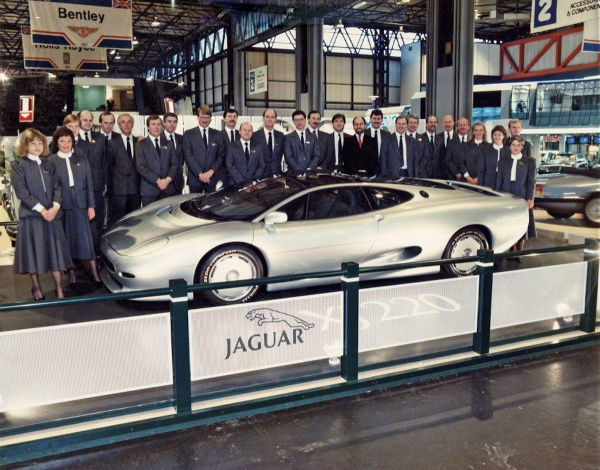 Jaguar XJ220