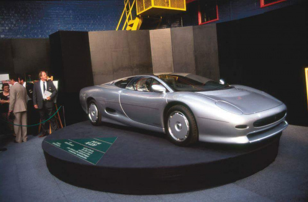 Jaguar XJ220