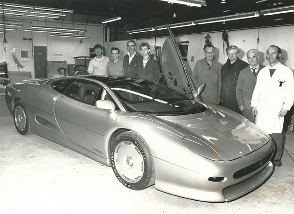 Jaguar XJ220